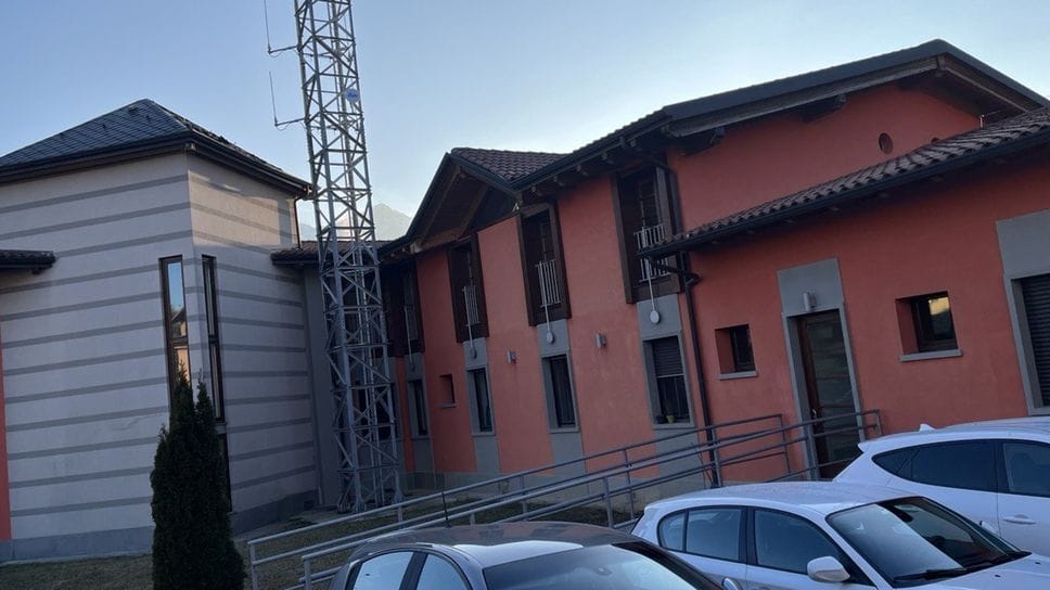 Malore in caserma a Clusone, carabiniere 26enne soccorso dai colleghi: è gravissimo
