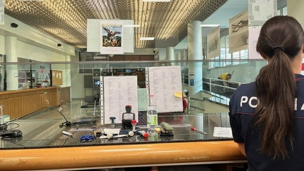 Va in Questura per ottenere il permesso di soggiorno: arrestato