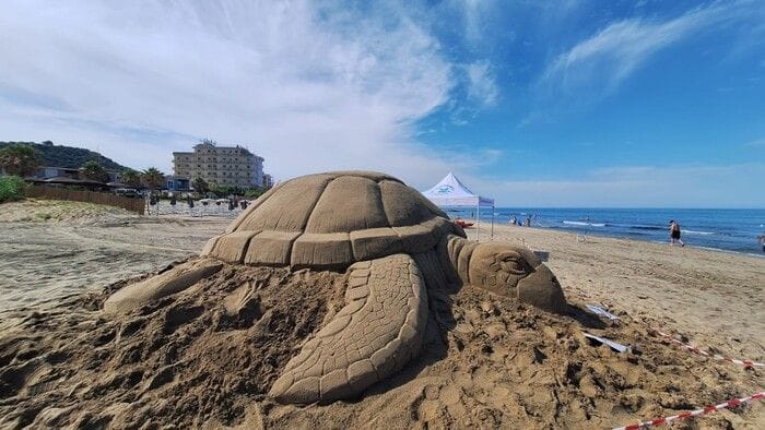 Ad Acciaroli una scultura di sabbia per la tutela del Mediterraneo