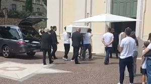 Commozione ad Adro per l’ultimo saluto a Christopher, morto a dieci anni