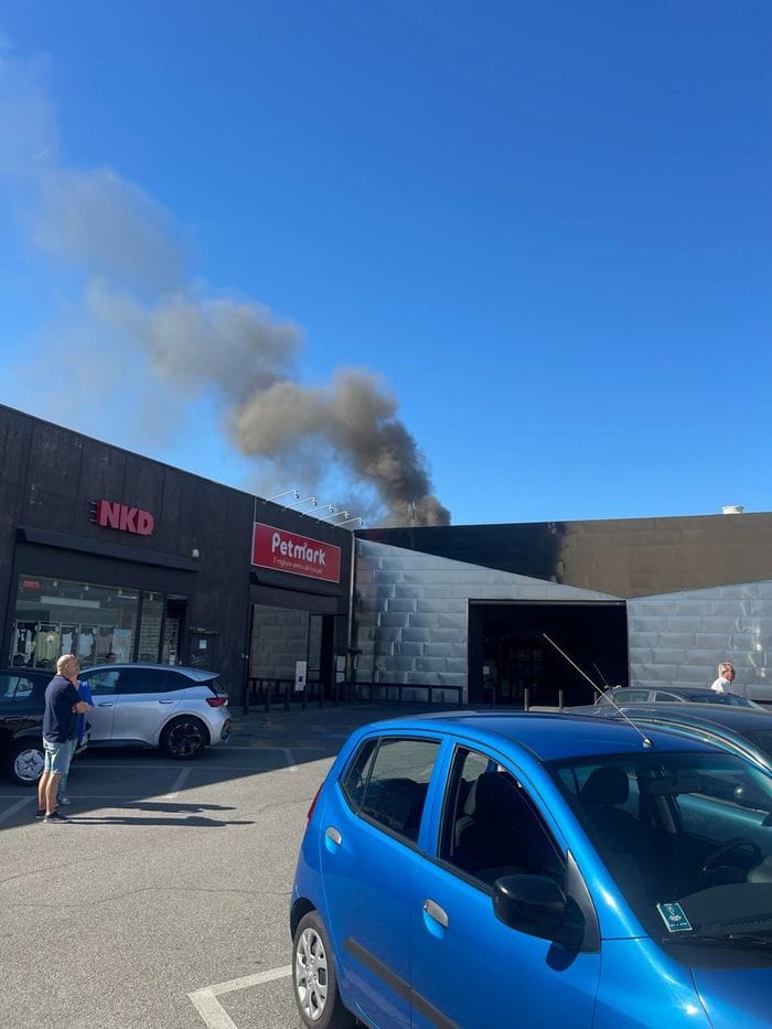 Incendio al centro commerciale di Caravaggio, si lavora per la riapertura