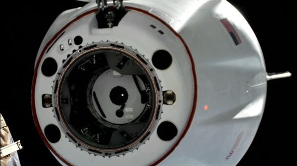 La navetta cargo Dragon sganciata dall'Iss, rientra a Terra