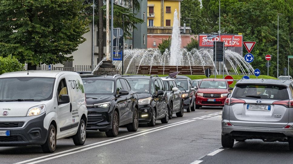 Tamponamento in via Autostrada: a Bergamo pomeriggio di code