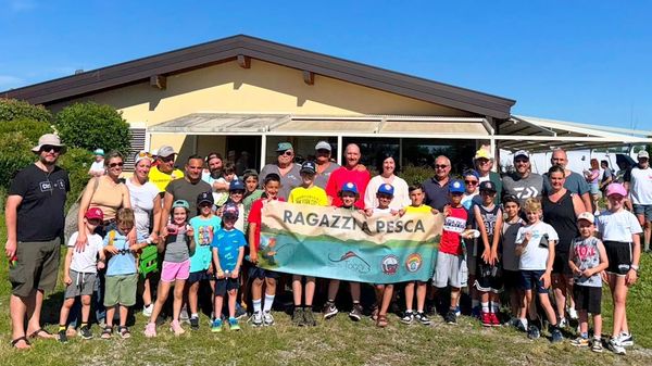 «Ragazzi a pesca» La carica dei 50  ai Laghetti di Telgate