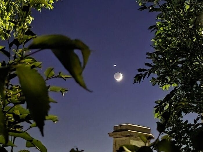 Astronomo genovese immortala il 'bacio' tra Luna e Venere al tramonto
