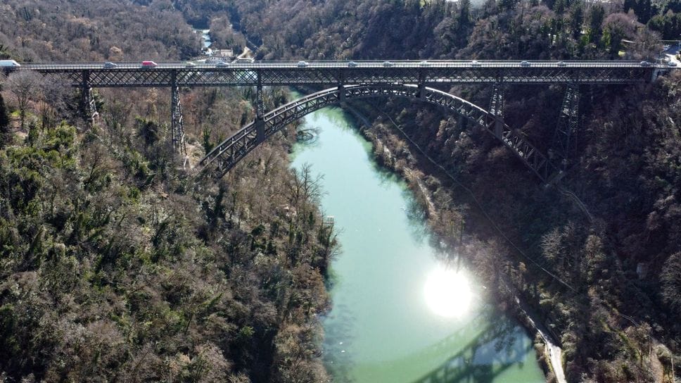 Calusco a Rfi: sul ponte San Michele passino auto e treni insieme
