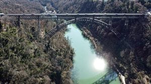 Calusco a Rfi: sul ponte San Michele passino auto e treni insieme