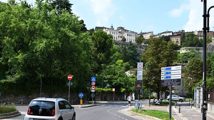 https://storage.ecodibergamo.it/media/photologue/2026/6/19/photos/cache/citta-alta-e-colli-dal-21-giugno-domenica-e-festivi-entra-in-vigore-la-ztl-da_7814b464-6bd3-11f1-95b1-2739c400c0f4_1920_1080_v3_large_16_9.jpg