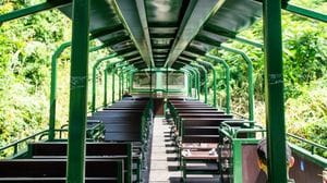 In treno sul lago come sul Bernina. Debuttano le carrozze panoramiche
