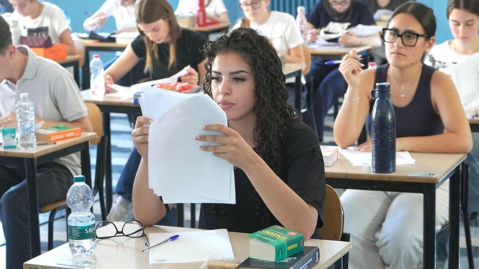 Maturità, seconda prova: Quintiliano al Classico, lo studio del livello del lago di Bracciano allo Scientifico