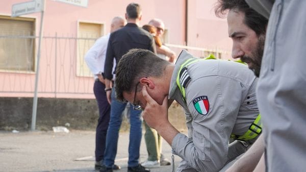 Ultraleggero caduto a Valbrembo: «Ho pensato: “è troppo basso”, poi lo schianto e quelle urla»