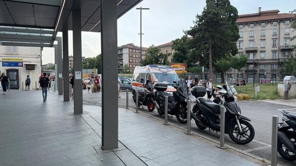Dalla Francia a Bergamo per andare dai parenti, muore scendendo dal treno