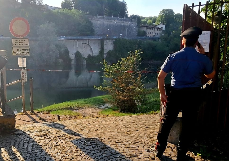 Recuperato dall’Adda dopo un tuffo, resta gravissimo il 16enne