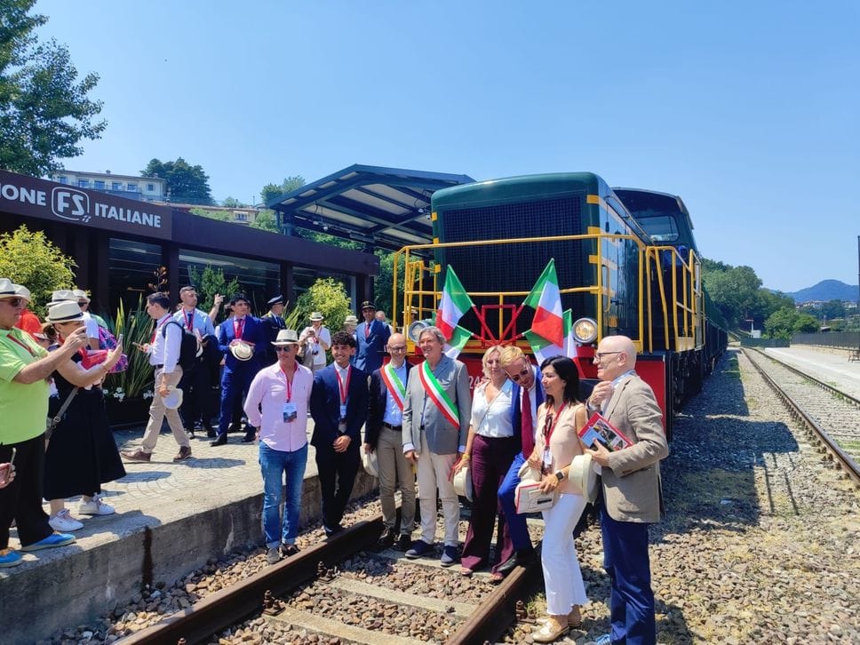Treni panoramici tra Franciacorta e Lago d’Iseo: dal 27 giugno corse ogni sabato sulla Palazzolo-Paratico e Sarnico