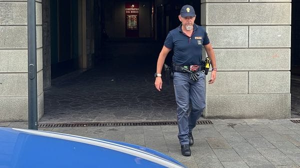 Lite tra una donna e un uomo senza fissa dimora, spunta un coltello: in ospedale un 37enne