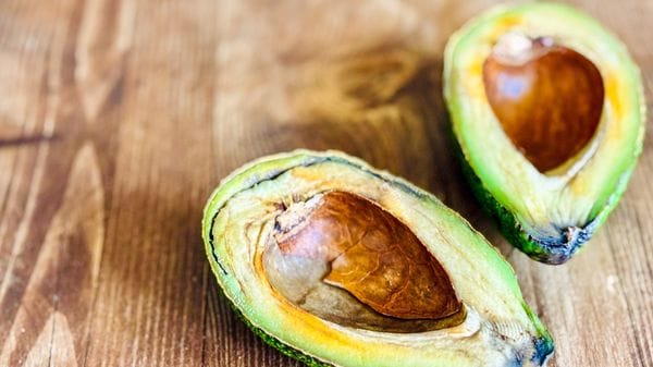 Perché mela e avocado diventano marroni? La chimica spiega tutto