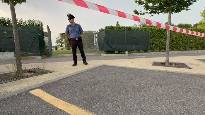 https://storage.ecodibergamo.it/media/photologue/2026/6/21/photos/cache/sparatoria-a-seriate-fuori-dalle-piscine-carabinieri-in-azione_86f8ed66-6d9e-11f1-95b1-2739c400c0f4_1920_1080_v3_large_16_9.jpeg