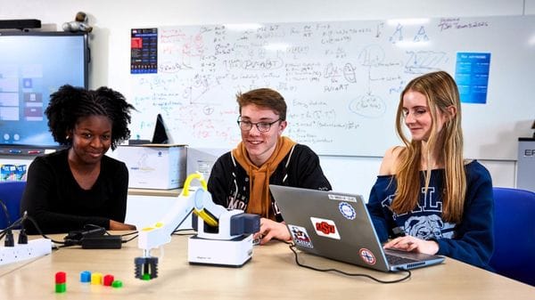 Academy Dallara, Hera, Tim, Engineering: il 90% dei giovani resta