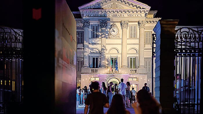 forever young alla carrara studia i confini tra vero e falso