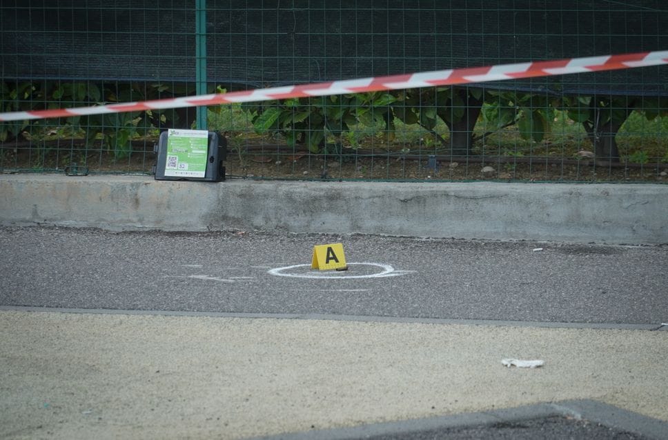 Sparatoria a Seriate: esplosi 10 colpi di kalashnikov e pistola tra il panico dei passanti