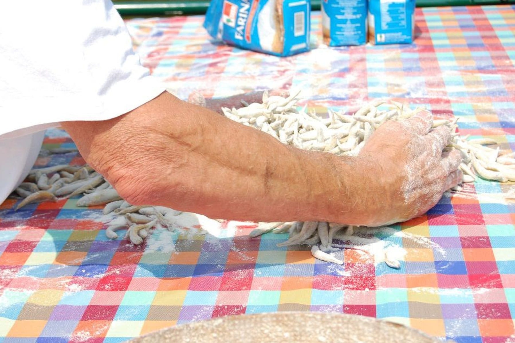 Alla tavola del Santo Pescatore con la sagra di Spinone al lago 