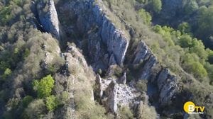 Aviatico, nel labirinto di roccia del monte Cornagera