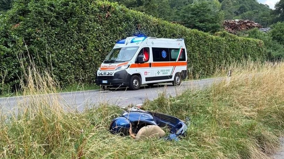 Frontale tra due moto nel Comasco, muore un 20enne di Osio Sotto