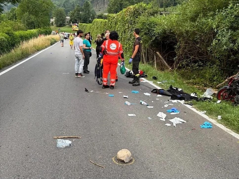 Frontale tra due moto nel Comasco, muore un 20enne di Osio Sotto