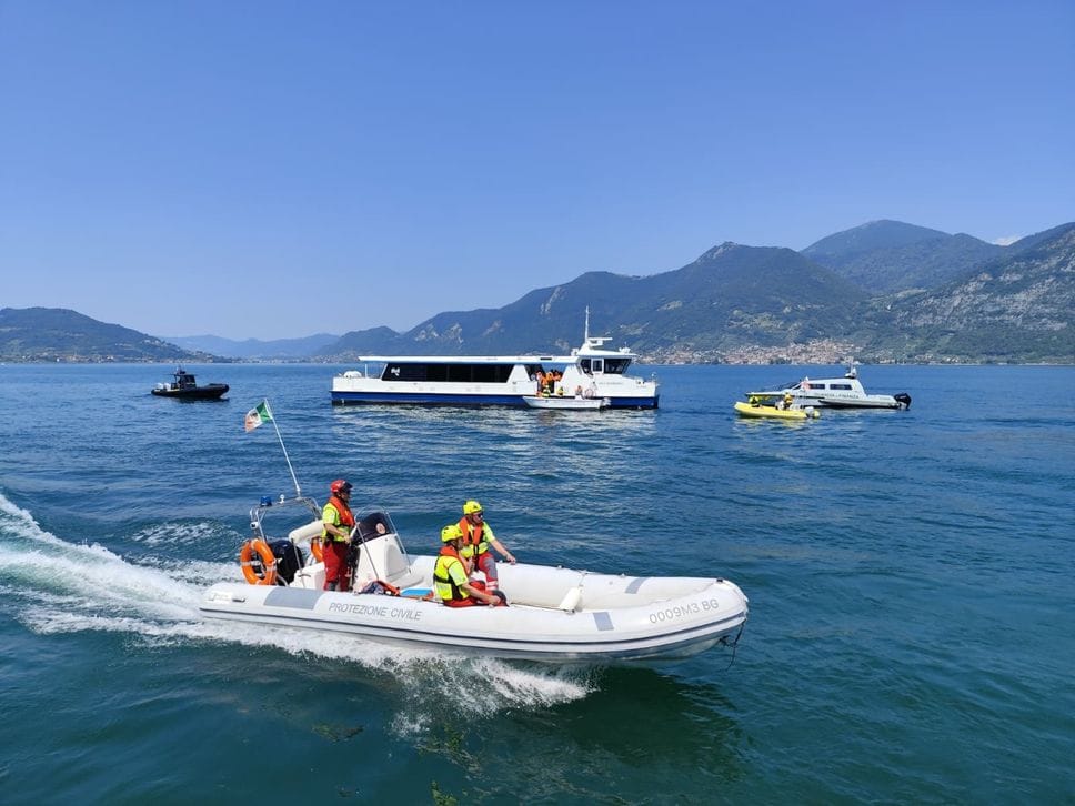 Soccorsi a bordo di un traghetto a Iseo, ma è un’esercitazione- Foto