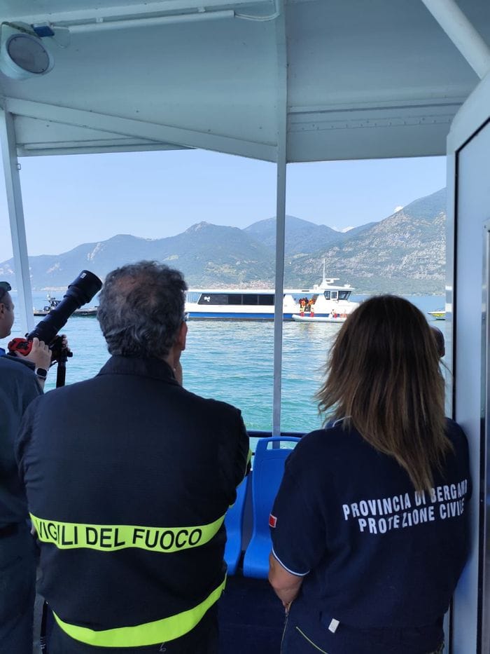 Soccorsi a bordo di un traghetto a Iseo, ma è un’esercitazione- Foto