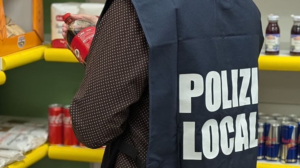 Cologno al Serio, controlli della polizia locale: sequestrati alimenti scaduti e sanzioni per oltre 10mila euro