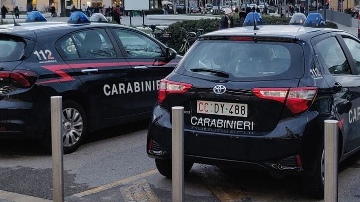 https://storage.ecodibergamo.it/media/photologue/2026/6/25/photos/cache/falso-tesserino-dei-carabinieri-per-truffare-unanziana-fermato-prima-del-colpo_78d83ac2-70b7-11f1-aeda-4de6a6485e8b_1920_1080_v3_large_16_9.jpg