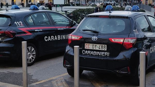 Falso tesserino dei carabinieri per truffare un’anziana: fermato prima del colpo a Villa d’Almè