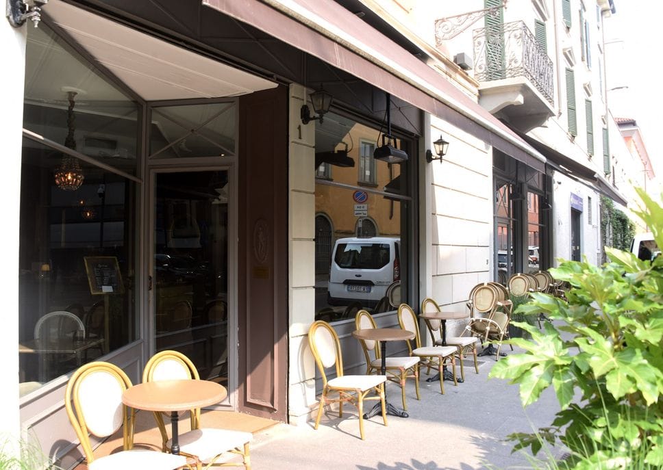 Spaccate in centro a Bergamo: colpiti ancora due locali. Vertice in Comune con i commercianti: «Rafforzeremo i controlli»