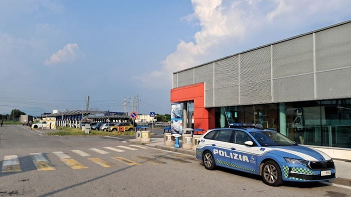 https://storage.ecodibergamo.it/media/photologue/2026/6/26/photos/cache/avvolto-dalle-fiamme-nellarea-di-servizio-lo-salva-un-camionista_1fcf138c-70cc-11f1-aeda-4de6a6485e8b_1920_1080_v3_large_16_9.jpg