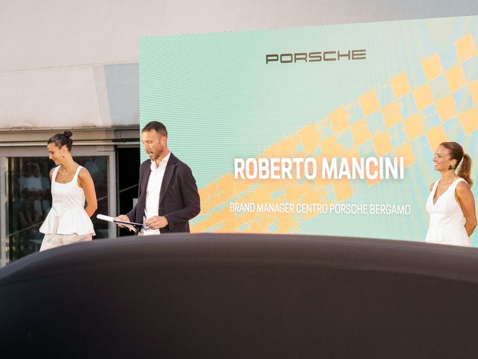 Cayenne Electric, il futuro Porsche fa tappa a Curno