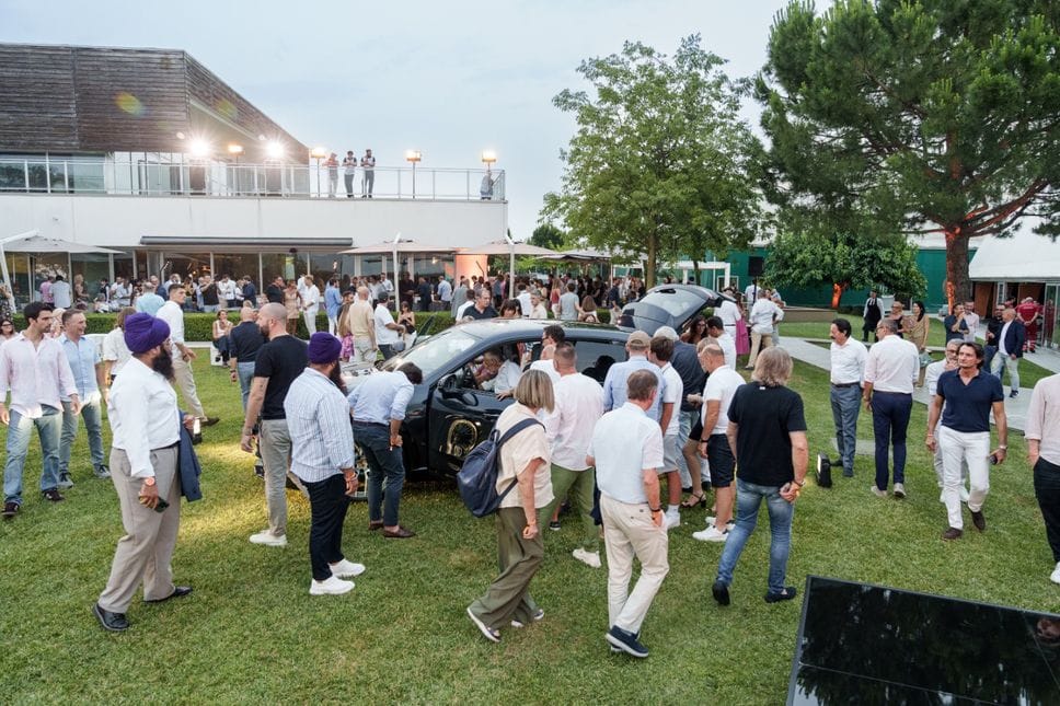 Cayenne Electric, il futuro Porsche fa tappa a Curno