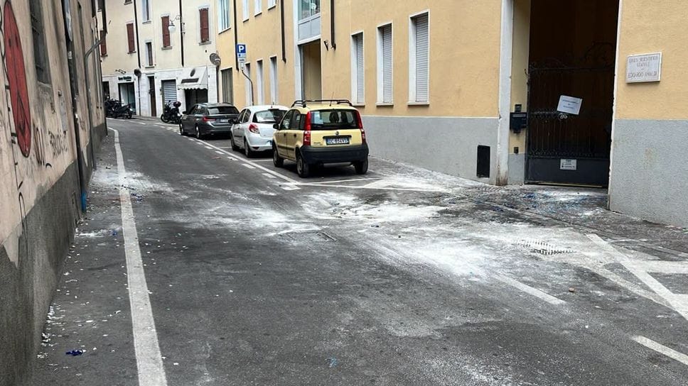 Strada sporcata per festeggiare la Maturità: si chiedono i danni ad Alzano