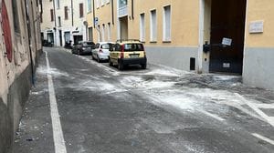 Strada sporcata per festeggiare la Maturità: si chiedono i danni ad Alzano