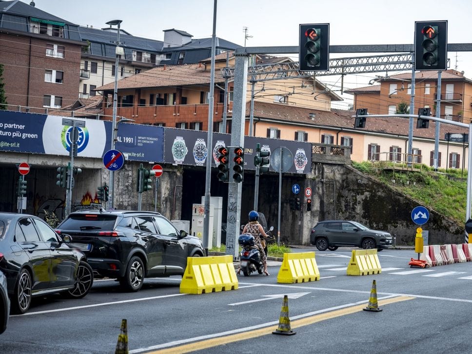 E-Brt, primi correttivi in via Paleocapa ma le code restano - Le foto