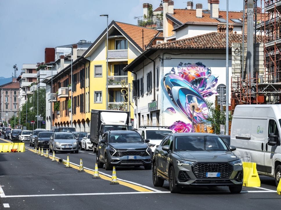 E-Brt, primi correttivi in via Paleocapa ma le code restano - Le foto