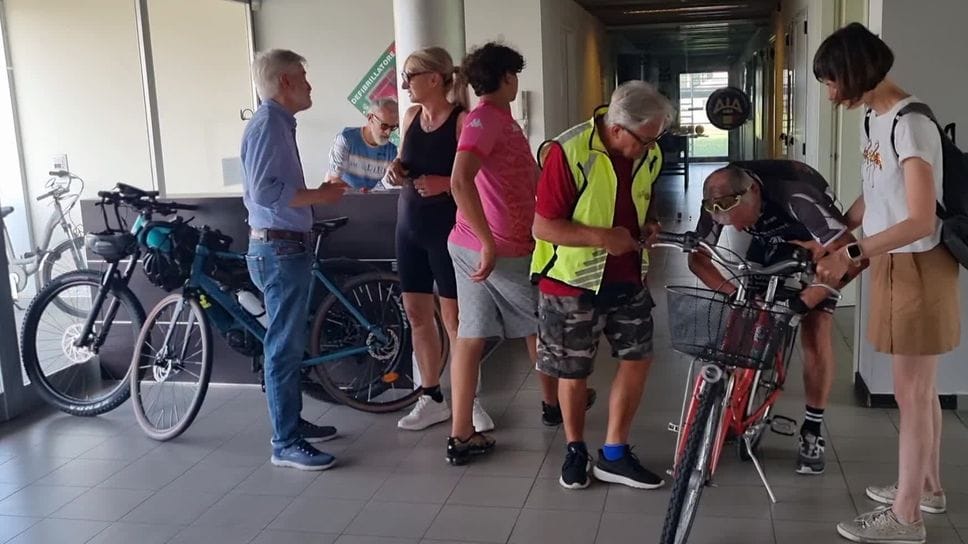 Le vecchie bici de La BiGi rinascono: consegnati i primi 28 mezzi a studenti, lavoratori e persone fragili - Foto