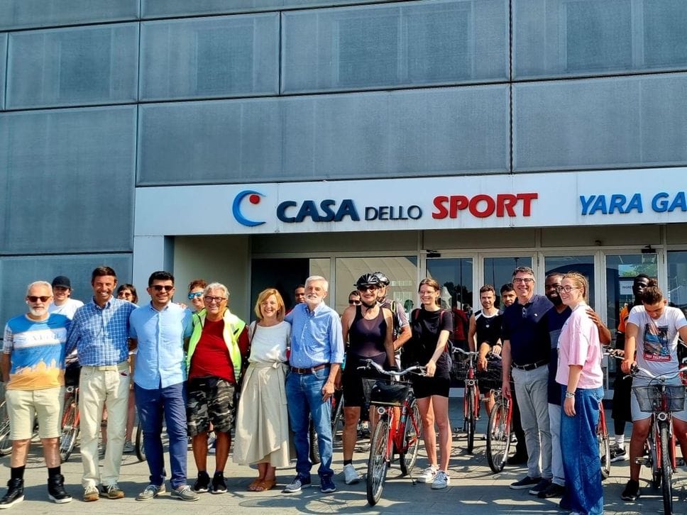 Le vecchie bici de La BiGi rinascono: consegnati i primi 28 mezzi a studenti, lavoratori e persone fragili - Foto