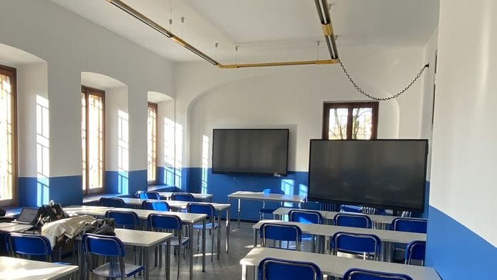 https://storage.ecodibergamo.it/media/photologue/2026/6/27/photos/cache/ragazzi-bruciano-i-libri-di-testo-a-gorle-gesto-da-condannare_f2e2cc60-719d-11f1-aeda-4de6a6485e8b_1920_1080_v3_large_16_9.jpeg