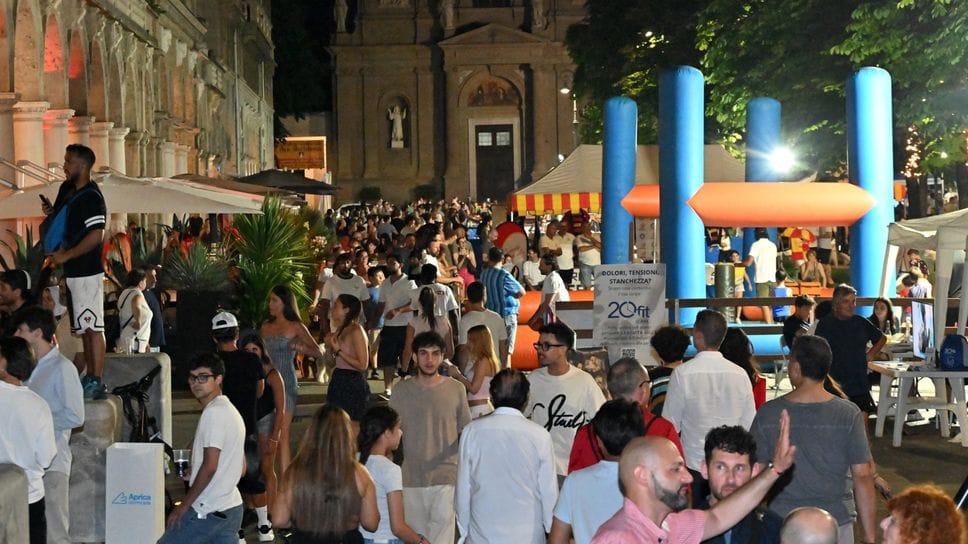 Sport in vetrina sul Sentierone: la «Notte Bianca» illumina la città