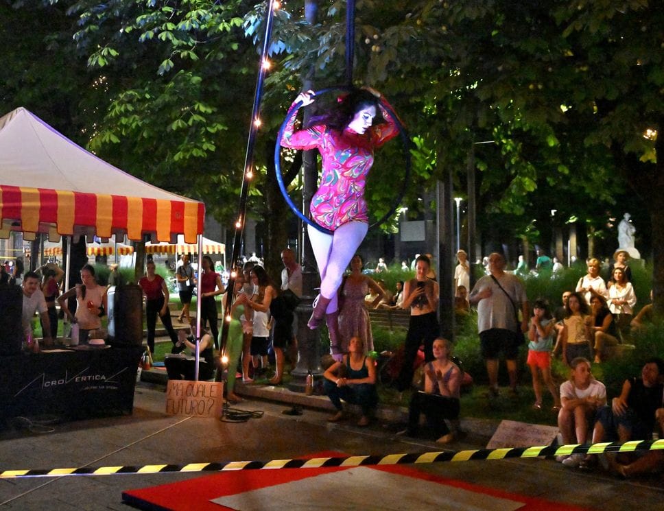 Sport in vetrina sul Sentierone: la «Notte Bianca» illumina la città