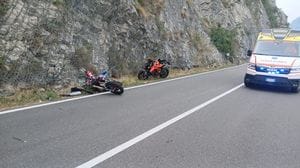 Parzanica, auto contro due moto dopo la galleria: ferito un  19enne