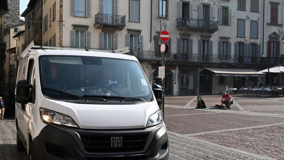Carico-scarico, in Città Alta nuove regole per la consegna delle merci