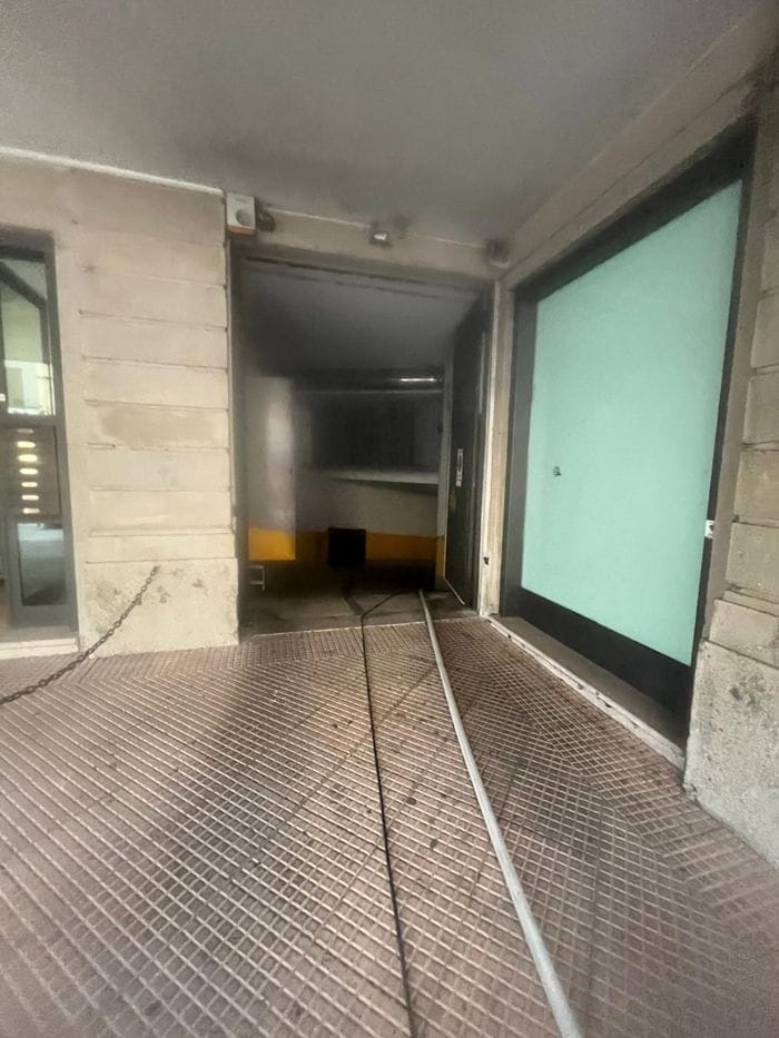 Cortocircuito in via Zambonate, dai garage fumo nero: sul posto vigili del fuoco e 118 - Foto