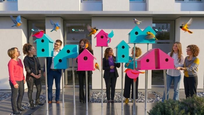 Plus&Plus celebra 10 anni con l’installazione «Su misura per ogni volo»